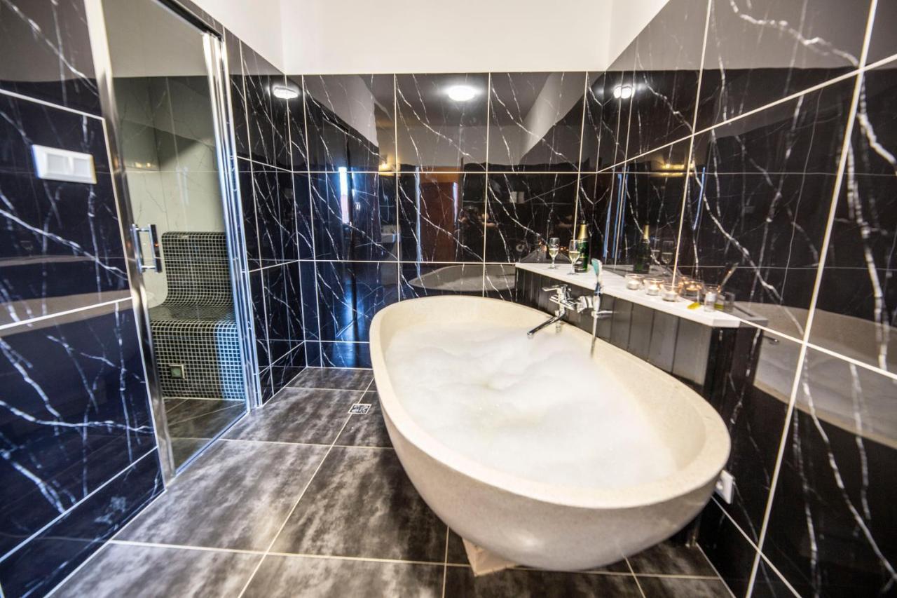 In Spirit, Hotel V Roznovskem Pivovaru - Pivni Lazne, Wellness & Cokoladovna Rožnov pod Radhoštěm Buitenkant foto